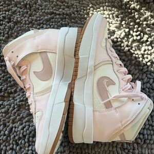 Air Jordan Dunk High up Rebel “Pink Oxford”